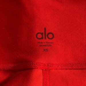 ALO Yoga Scarlet Cropped Pants